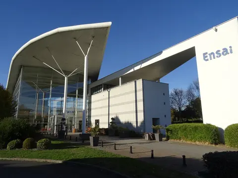 Façade de l’ENSAI sur le campus de Ker Lann à Bruz.