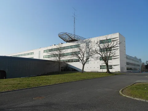 Façade de l’ENSEIRB-MATMECA, école d’ingénieurs de Bordeaux INP, sur le campus de Talence.