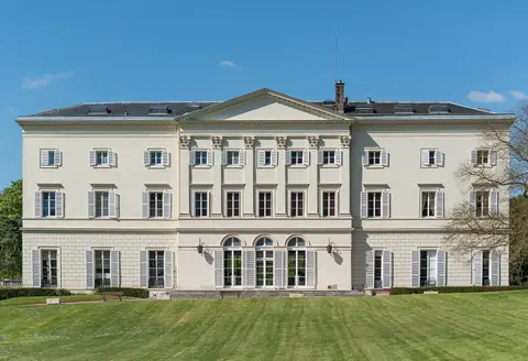 Le château d’HEC Paris et son parc à Jouy-en-Josas.